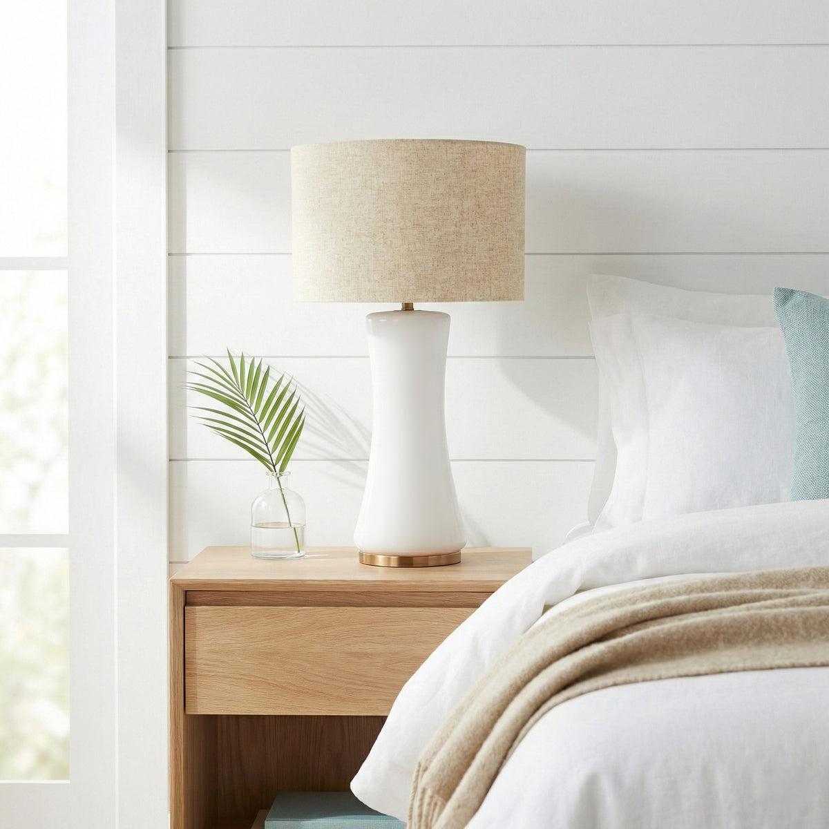 Lennox cascade glass table lamp in off-white and gold, alternate view